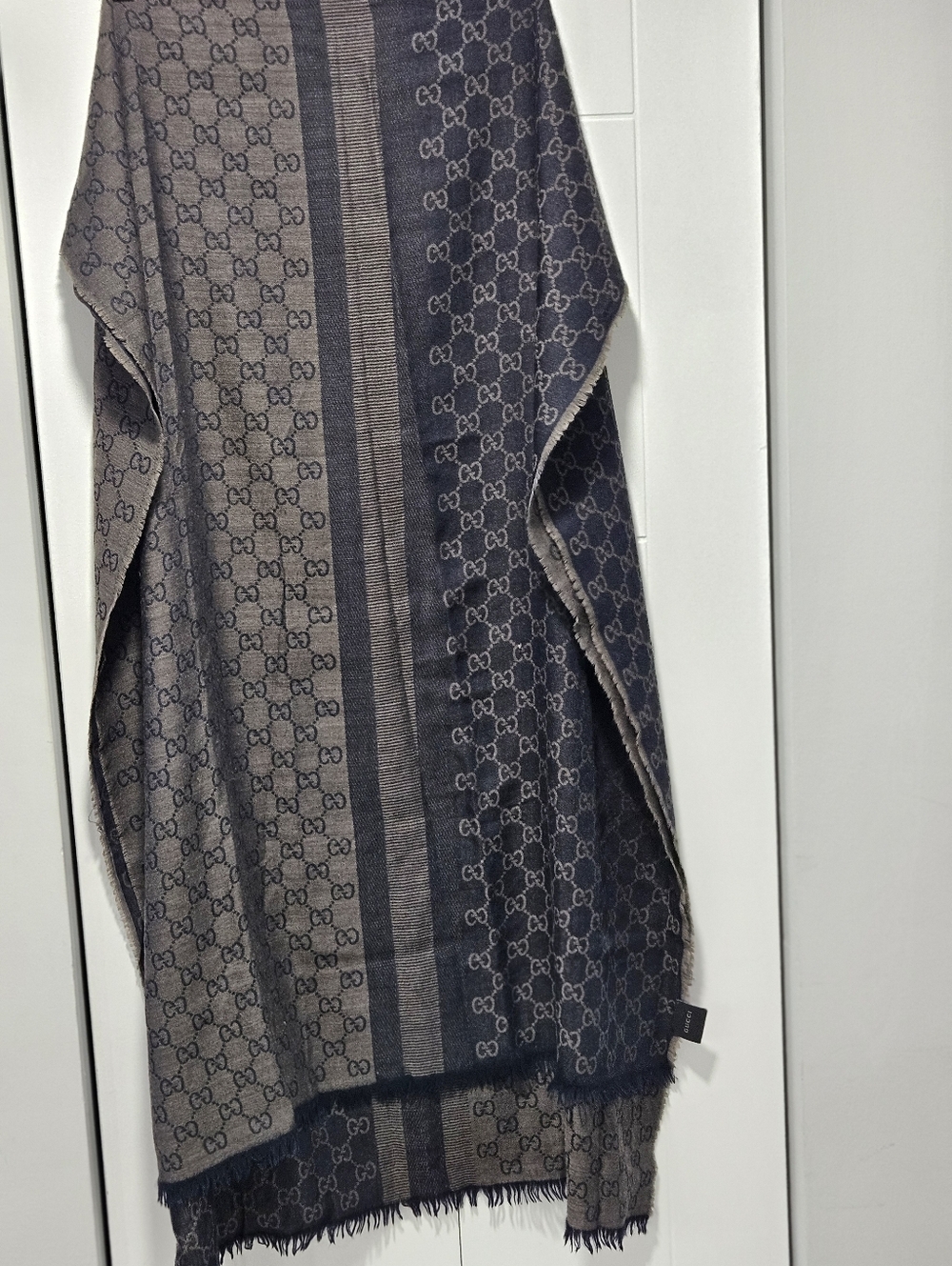 Gucci scarf.Very nice - Picture 1 of 5